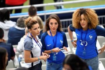 Isabelle Matuidi, wife of Blaise Matuidi with Tiziri Digne, wife of Lucas Digne.