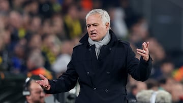 Soccer Football - Europa League - Fenerbahce v Athletic Bilbao - Sukru Saracoglu Stadium, Istanbul, Turkey - December 11, 2024 Fenerbahce coach Jose Mourinho reacts REUTERS/Murad Sezer