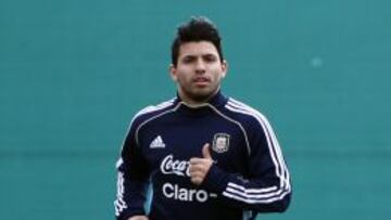 Ag&uuml;ero entrenando con Argentina.