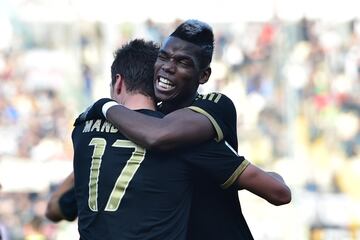 1 año coincidieron en Turín. Pogba mandaba desde el centro del campo y Mandzukic marcaba. En la imagen celebran un gol juntos.
