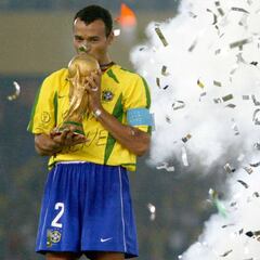 Cafú se ahoga en sus deudas