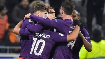 El Manchester City se clasifica para octavos sufriendo en Lyon