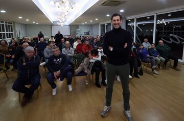 Charla - coloquio con Diego Lopez, futbolista paradelense, parte del foro La Union El Progreso de los actos del 115º aniversario, celebrada en la Sociedad Cultural La Union de Sarria�