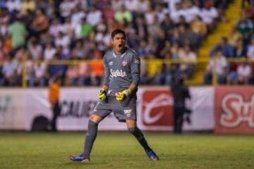 Actualmente defiende la cabaña de los Rayos del Necaxa.