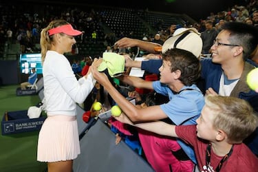 Sharapova battles through in first US match for two years