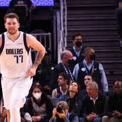 Warriors blow 19-point lead in 4th quarter, lose to the Mavericks