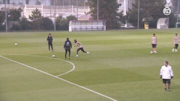 Con Zidane se motiva y sí le entran: los 2 golazos de Vinicius a pase del entrenador