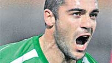 <b>CELEBRACIÓN CHARRÚA. </b>Pandiani cantó así su gol en Italia.