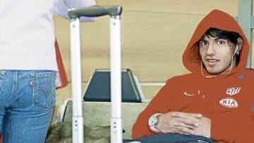 <b>RELAJADO. </b>El Kun se tomó con calma el viaje del Atlético a Copenhague y hoy será titular en el partido que puede sellar el pase rojiblanco a dieciseisavos.