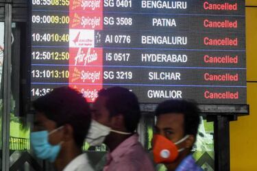 India suspends international flights until the end of August