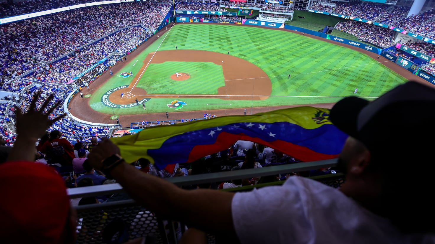Partido entre República Dominicana y Venezuela en el Clásico Mundial de Béisbol 2026