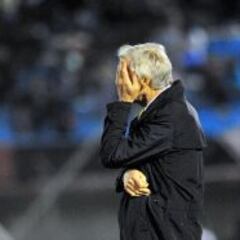 Uruguay categórico: capitaliza fallos de Pékerman y el equipo