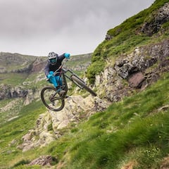 Helibike en los Pirineos en el nuevo capítulo de Not far from home