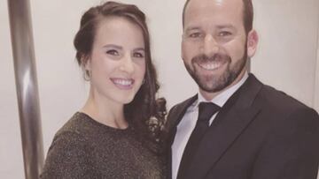 Sergio García y Angela Akins se casarán este verano.