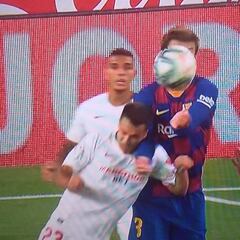 Piqué se jugó la segunda al soltar el brazo ante Reguilón