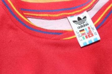 Esta camiseta la cambió Bernardo Redín con un jugador alemán hace 25 años. Ahora está en manos de un coleccionista colombiano.