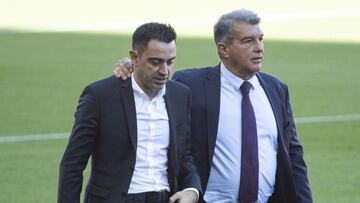 Xavi y Laporta, el día de la presentación del técnico en el Camp Nou.