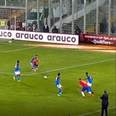 Revelan audio del VAR en el posible penal a Vidal: ¿por qué no lo cobraron?