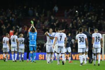 El Deportivo agradece al público y celebra su empate en el Camp Nou.