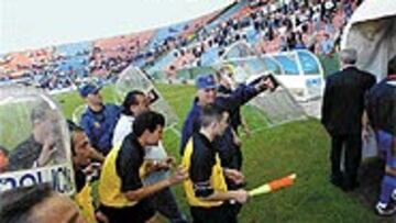 <B>UN ERROR TRAS OTRO</B>. Clos Gómez se ha caracterizado los últimos años por perjudicar en repetidas ocasiones al Levante.