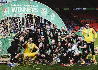 Puede que sea el menor de los títulos de los que se juegan en Inglaterra pero la realidad es que al City de Guardiola se le da realmente bien. El 1 de marzo el conjunto de Manchester ganó su tercera Copa de la Liga (Carabao Cup) consecutiva tras imponerse al Aston Villa (2-1). 
