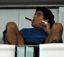 Maradona hace saltar la alarma de incendios en un hotel por fumar un puro