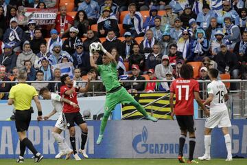 Está disputando su tercera Copa del Mundo con Uruguay, por lo que es uno de los líderes charrúas. Hasta el momento ha tenido poco trabajo, el cual ha sorteado de buena manera luego de dos partidos. 