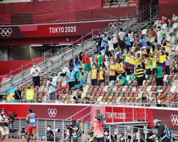 El colombiano se convirtió en el tercer atleta del país en ganar medalla en atletismo en unos Juegos Olímpicos. Es el primer hombre de Sudamérica en lograr un podio en os 400 metros. 