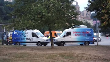 Varios coches de la caravana oficial de la Vuelta a España 2018 fueron atacados en Portugalete y Barakaldo en acto vandálico antes de la etapa del Monte Oiz.