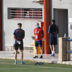 Paco López supervisa la vuelta al trabajo del Levante