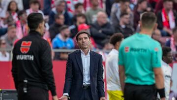 GIRONA, 10/05/2025.- El técnico del Villarreal, Marcelino, durante el encuentro correspondiente a la jornada 35 de Laliga EA Sports que disputan hoy sábado Girona y Villarreal en el estadio municipal de Montilivi, en Girona. EFE/David Borrat.