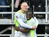 Manchester City's Norwegian striker #09 Erling Haaland (L) celebrates scoring the team's first goal during the English Premier League football match between Burnley and Manchester City at Turf Moor in Burnley, north-west England on April 22, 2026. (Photo by Paul ELLIS / AFP) / RESTRICTED TO EDITORIAL USE. No use with unauthorized audio, video, data, fixture lists, club/league logos or 'live' services. Online in-match use limited to 120 images. An additional 40 images may be used in extra time. No video emulation. Social media in-match use limited to 120 images. An additional 40 images may be used in extra time. No use in betting publications, games or single club/league/player publications. /