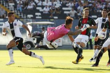 Felipe Flores disputa el balón con Dario Melo