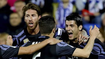 GRA621. LEGAN&Eacute;S (MADRID), 05/04/2017.- El delantero del Real Madrid &Aacute;lvaro Morata (d) celebra con sus compa&ntilde;eros el primer gol que ha marcado, el segundo del equipo ante el Legan&eacute;s, durante el partido de la trig&eacute;sima jor