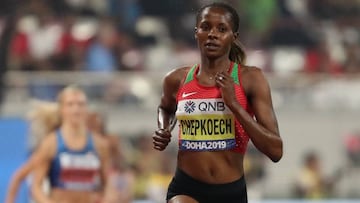 Beatrice Chepkoech compite durante la prueba de 3.000 metros obst&aacute;culos durante los Mundiales de Atletismo de Doha 2019.