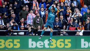 VALENCIA, SPAIN - JANUARY 27:  Cristiano Ronaldo of Real Madrid celebrates scoring his side&#039;s first goal  during the La Liga match between Valencia and Real Madrid at Estadio Mestalla on January 27, 2018 in Valencia, Spain.  (Photo by David Ramos/Get