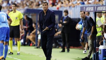 El entrenador del Málaga, Míchel, durante el partido ante el Eibar.
