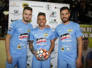 Los tres hermanos ?¨ªguez organizaron este s¨¢bado un partido ben¨¦fico en el pabell¨®n Esperanza Lag a favor de la Asociaci¨®n de Esclerosis M¨²ltiple de Elche.