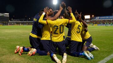 Ecuadorean players celebrate a goal against Bolivia during the international friendly football match at Alejandro Serrano Aguilar stadium in Cuenca, Ecuador on September 10, 2019. (Photo by RODRIGO BUENDIA / AFP)