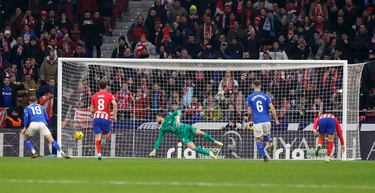 3-3. Borja Mayoral lanza al palo derecho de Jan Oblak y el portero del Atlético no puede evitar el tercer tanto del Getafe.