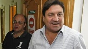 <b>DIRIGENTES.</b> Juan Carlos Ramírez y el presidente José Sepulcre, ayer en las oficinas del club.