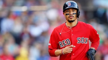 Actualmente, Boston desea un segundo prospecto de alto calibre de los Twins, pero Minnesota no está interesado en seguir con el canje de los tres equipos.