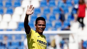 GRAF4166. LEGAN&Eacute;S (MADRID), 16/09/2018.- El jugador del Villarreal Bacca autor del &uacute;nico gol del partido de la cuarta jornada de liga de Primera Divisi&oacute;n ante el Legan&eacute;s se despide de los aficionados que han acudido a Butarque 