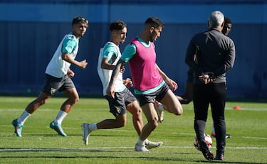 El Málaga echa el aldabón al Alcoyano en plena tormenta judicial