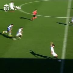 Un canterano del Valencia hace el gol del fin de semana: desde medio campo