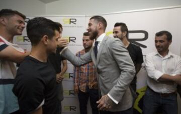 La inauguración de RR Soccer Management Agency en Sevilla contó con la presencia de Sergio Ramos y numerosas personalidades del mundo del fútbol.