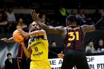 Thomas Scrubb, ante Delgado.