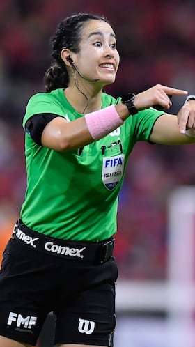 César Ramos y Katia Itzel son los centrales mexicanos para el Mundial