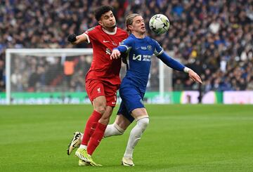 El colombiano fue una de las figuras en la victoria de los Reds 0-1 sobre Chelsea en Wembley. Cuarto título de Lucho en Inglaterra.