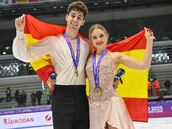 Sofía Val y Asaf Kazimov dan al hielo español un oro histórico